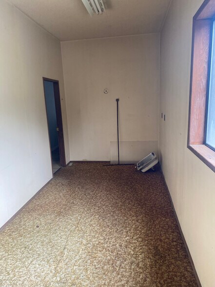 More Photos Of 4918 Napier St, Port Alberni Flex For Sale