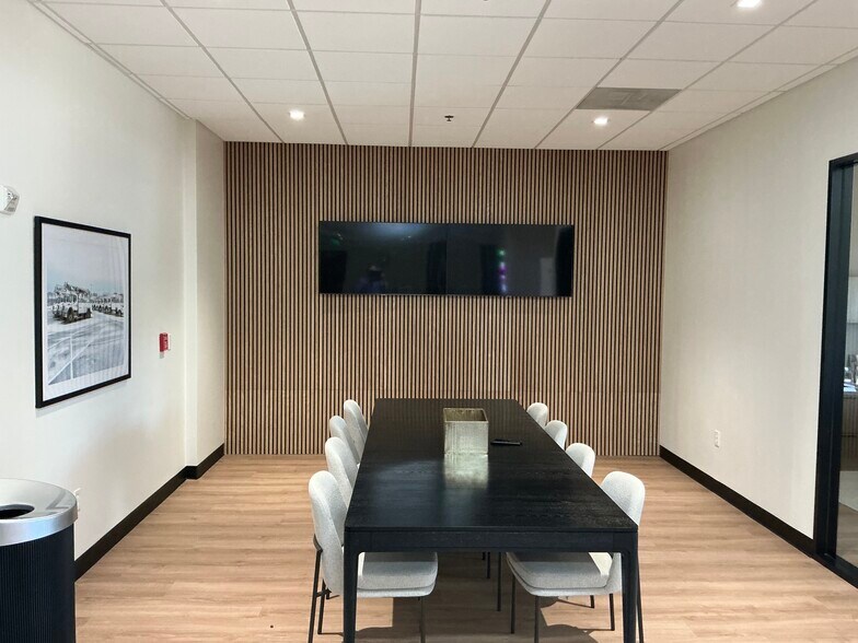 More Photos Of 481 Winscott Rd, Benbrook Office For Lease