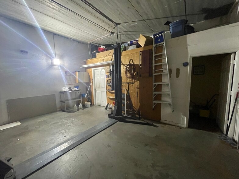 More Photos Of 960 Chalmer Dr, Marco Island Light Manufacturing For Lease