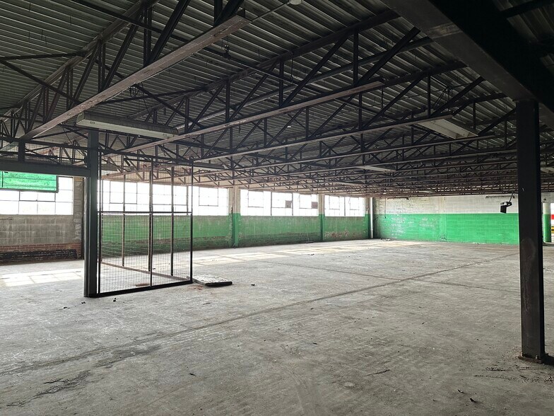 More Photos Of 301 W 3rd St, Sterling Manufacturing For Sale