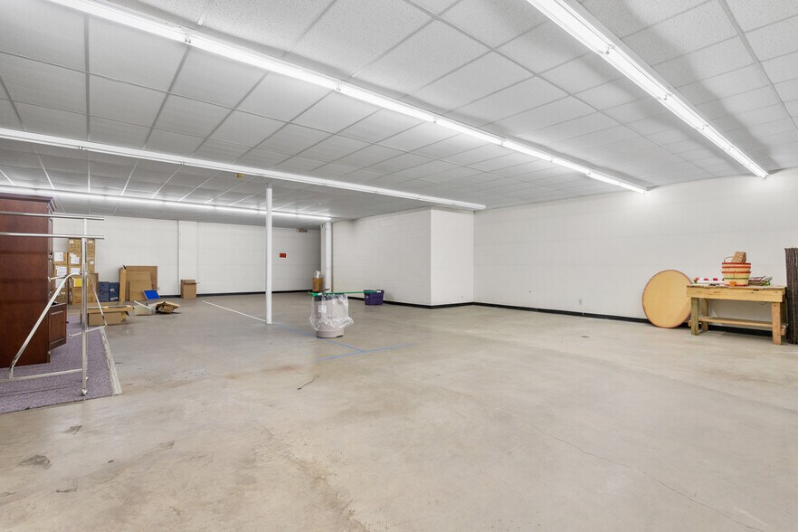 More Photos Of 976 W Minnehaha Ave, Saint Paul Warehouse For Sale