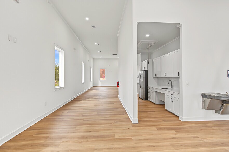 More Photos Of 8503 Union Chappel Rd, Fulshear Office For Sale
