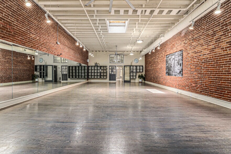 More Photos Of 1917 Market St, Denver Storefront For Sale