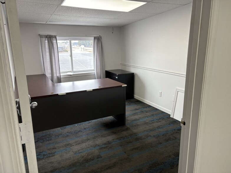 More Photos Of 2905 N Lincoln Rd, Escanaba General Retail For Sale