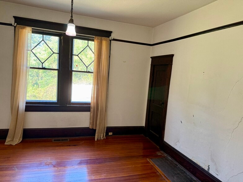 More Photos Of 16 Elk Mountain Rd, Asheville Office For Lease