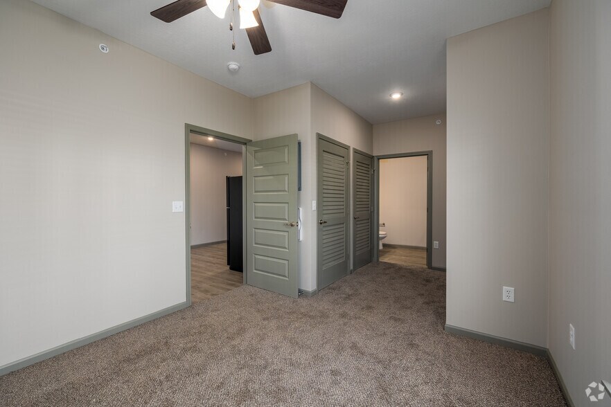 More Photos Of 106 E Greenbriar Dr, Nixa Apartments For Sale