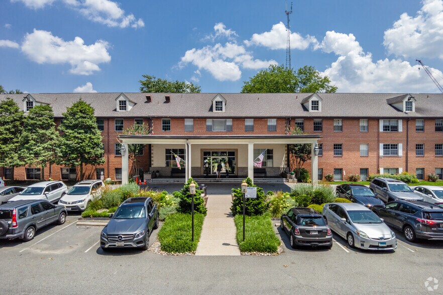 More Photos Of 5301 Westbard Cir, Bethesda Apartments For Sale