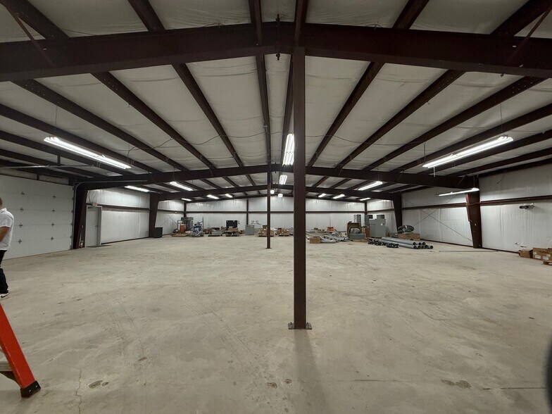 More Photos Of 1814 N Access Rd, Clyde Distribution For Lease