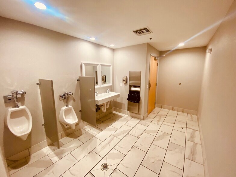 More Photos Of 7373-7375 Peak Dr, Las Vegas Medical For Lease