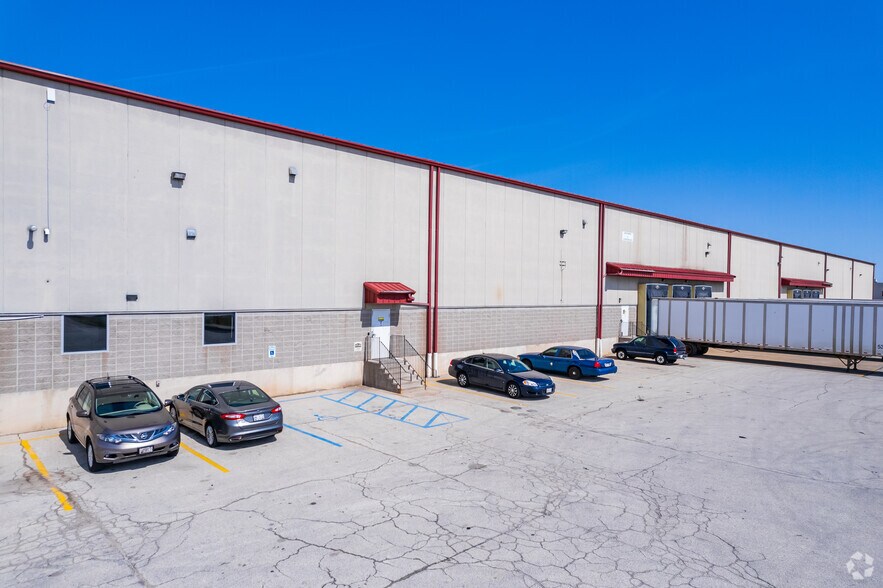More Photos Of 1998 Venture Ave, De Pere Warehouse For Lease