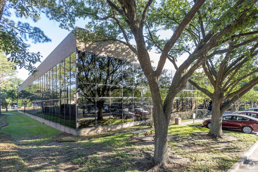 More Photos Of 12727 Featherwood Dr, Houston Medical For Sale