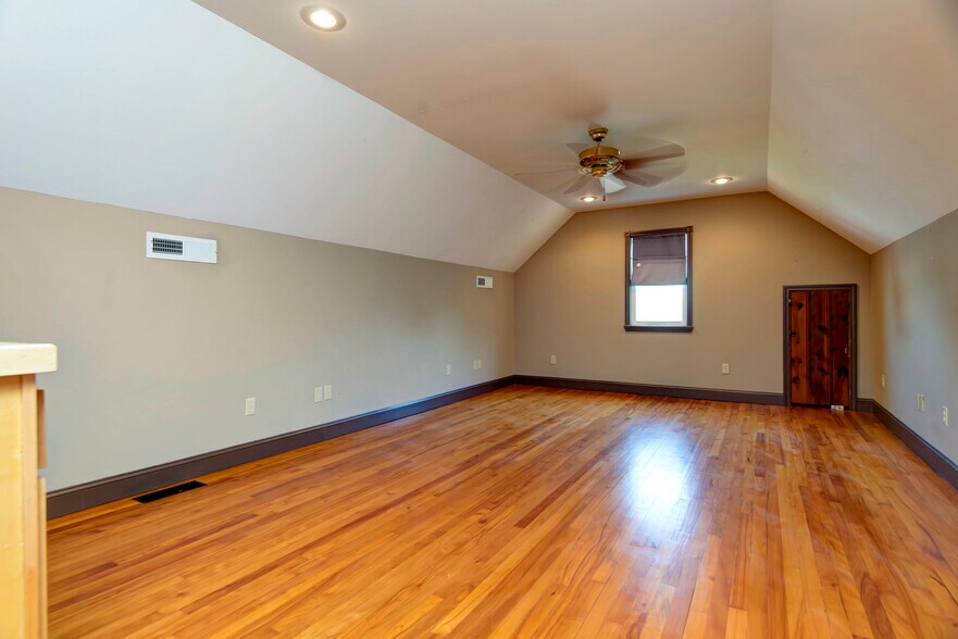 More Photos Of 1484 E Saint Louis St, Springfield Office For Sale