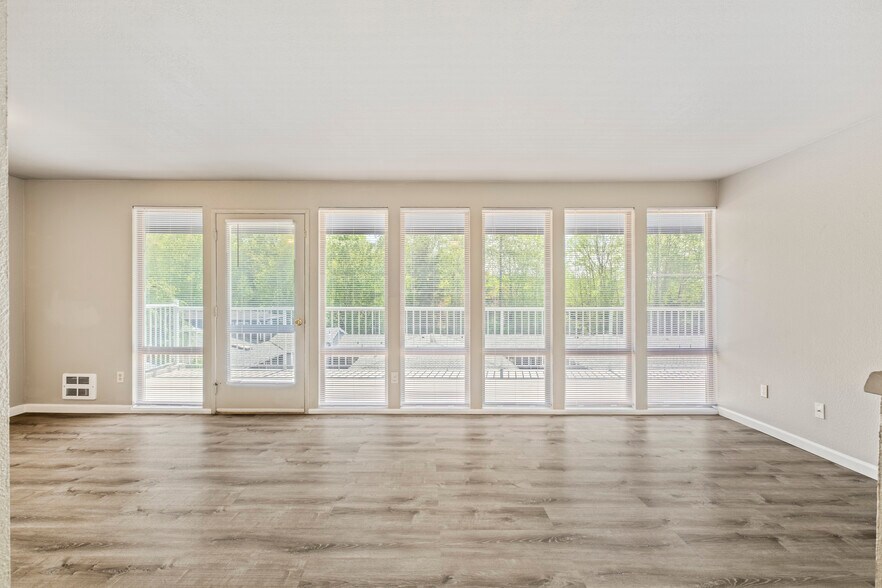 More Photos Of 21125 81st Dr NE, Arlington Apartments For Sale