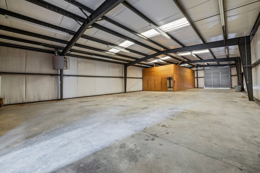 More Photos Of 808 E Parker St, Graham Industrial For Sale