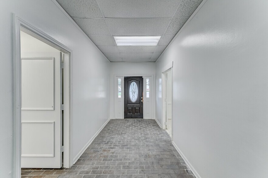 More Photos Of 14721 Pebble Bend Dr, Houston Medical For Lease