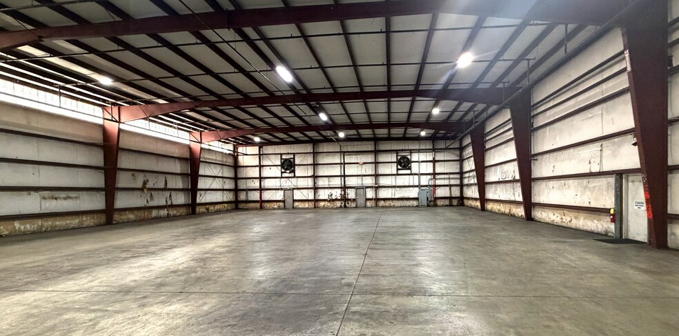 More Photos Of 6 Hoss Dr, Savannah Warehouse For Lease