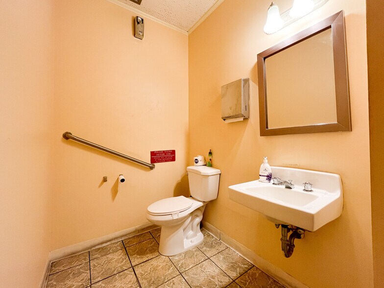 More Photos Of 4750 North Blvd, Baton Rouge Medical For Sale