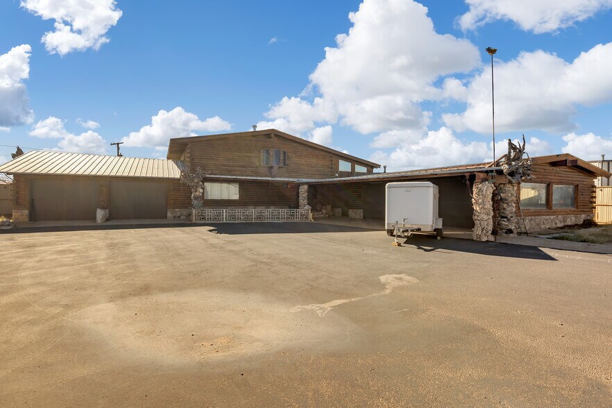 More Photos Of 1525 N Avenue D, Odessa Flex For Sale