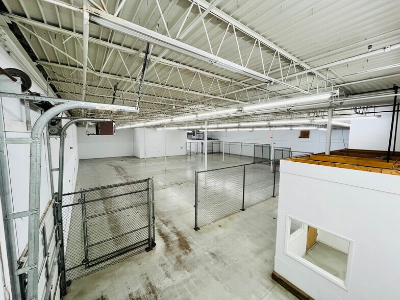 More Photos Of 420 Hill Ave, Aurora Light Distribution For Lease