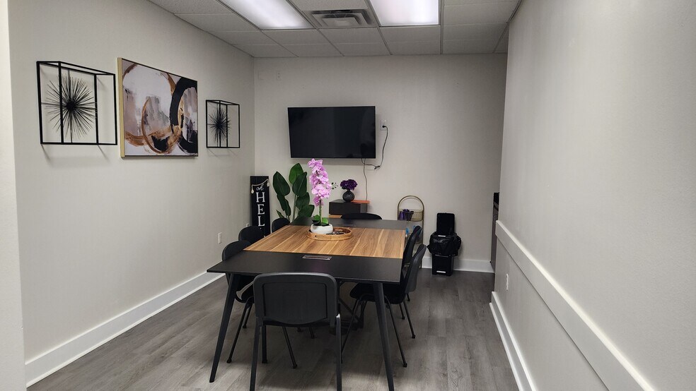 More Photos Of 43344 Highway 27, Davenport Coworking Space