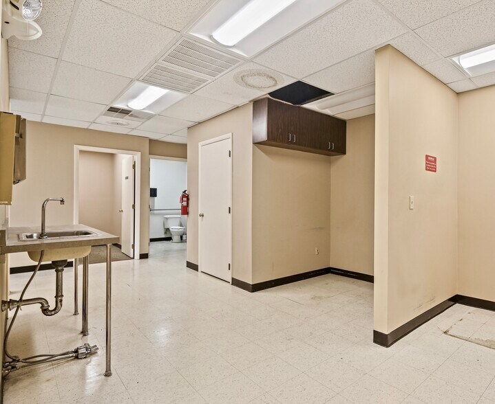 More Photos Of 505-601 Jermor Ln, Westminster Unknown For Lease