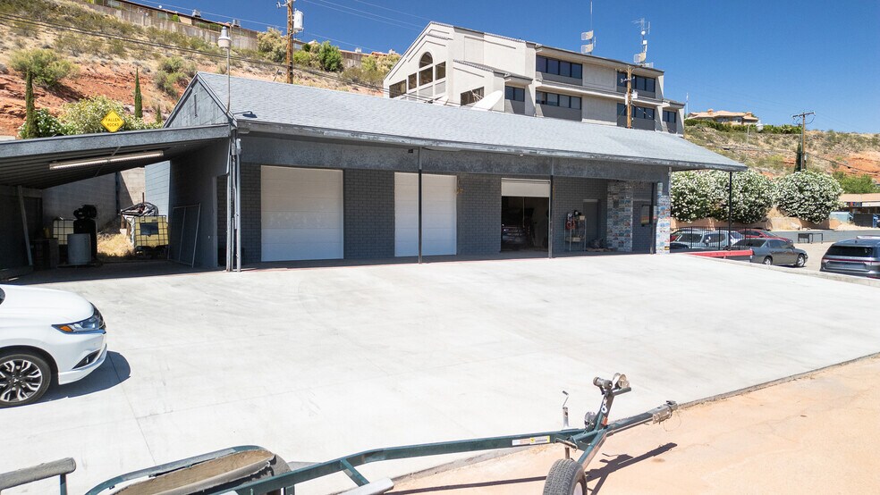 More Photos Of 677 N Bluff St, St George General Retail For Lease