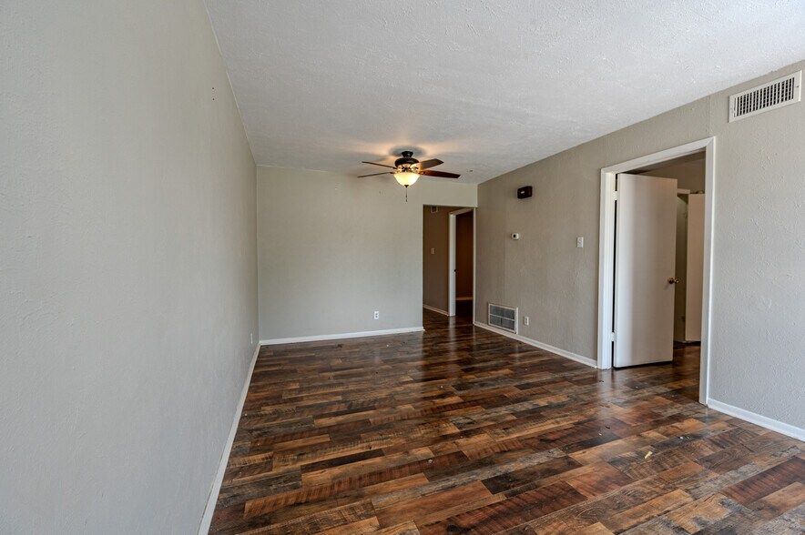 More Photos Of 732 W Alice Ave, Kingsville Apartments For Sale
