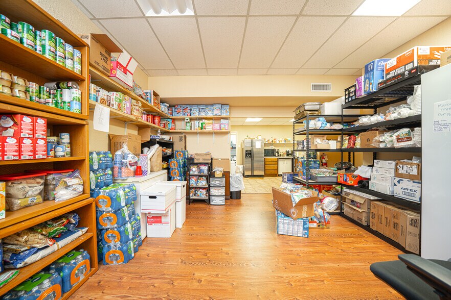 More Photos Of 1015 McCann Rd, Longview Office For Sale