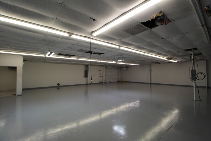 More Photos Of 2310 Whitfield Park Ave, Sarasota Warehouse For Sale