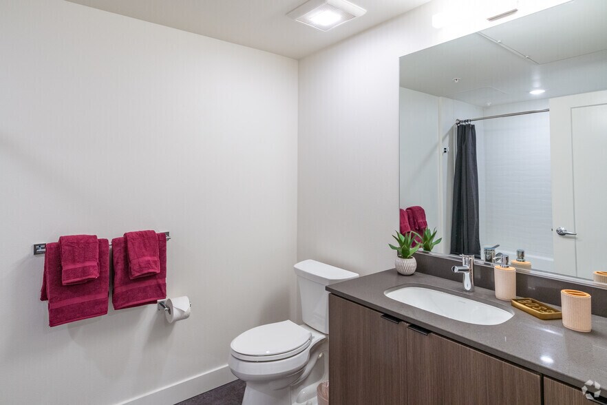 More Photos Of 1100 Webster St, Oakland Apartments For Lease