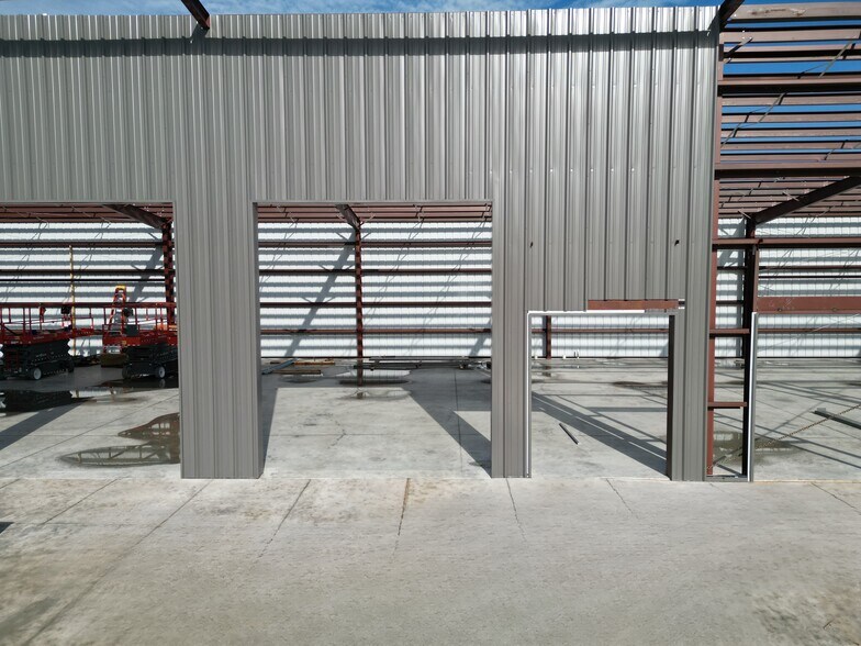 More Photos Of 7000 Airport Rd, Georgetown Light Distribution For Sale