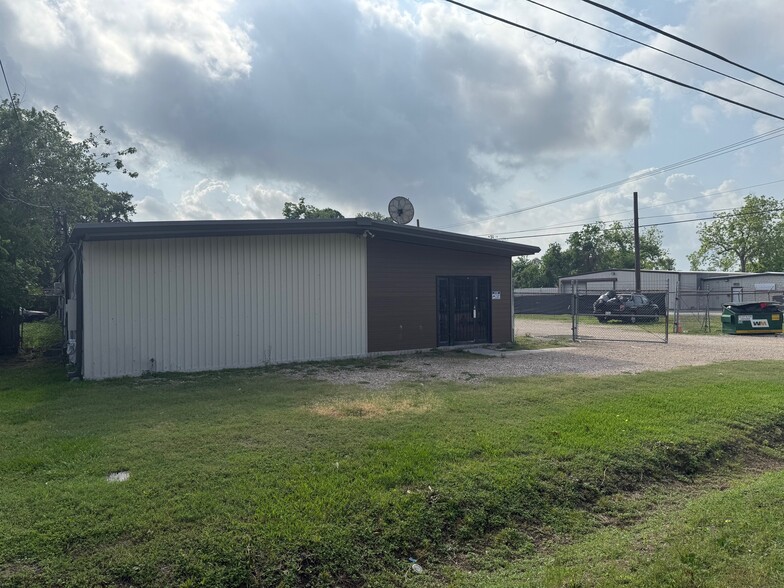 More Photos Of 6406 Stuebner Airline Rd, Houston Warehouse For Sale