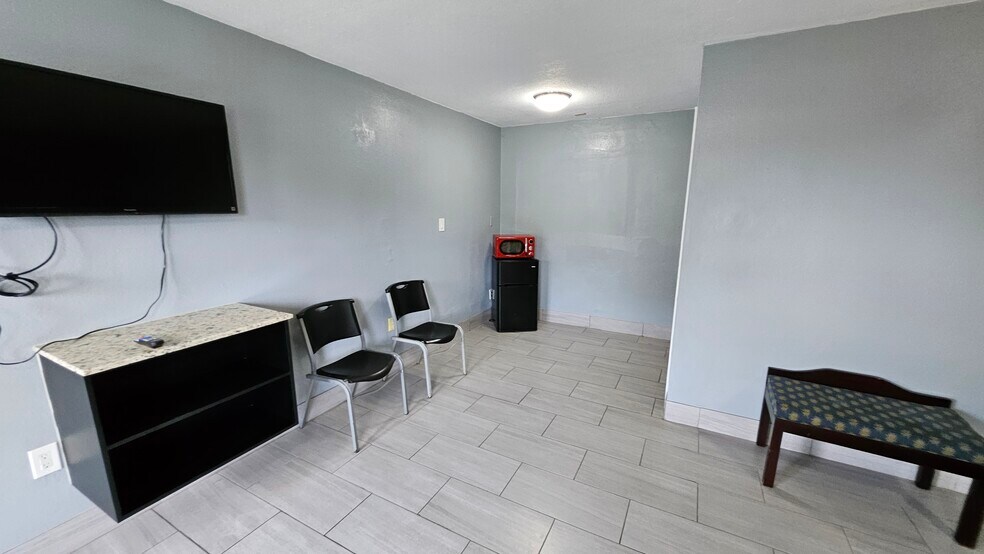 More Photos Of 670 E Vine St, Kissimmee Hotel For Sale