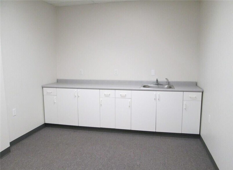 More Photos Of 90 S Park St, Willimantic Warehouse For Lease