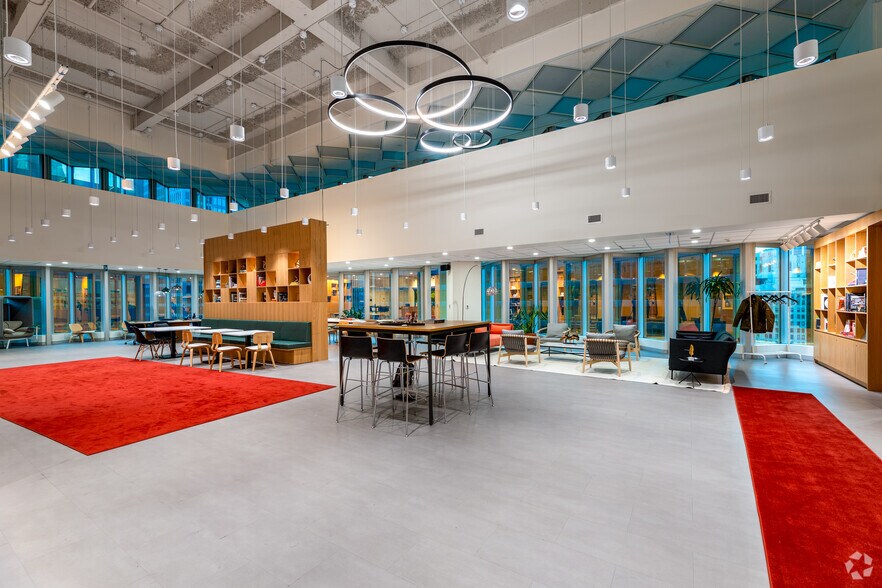 More Photos Of 200 Bay St, Toronto Coworking Space