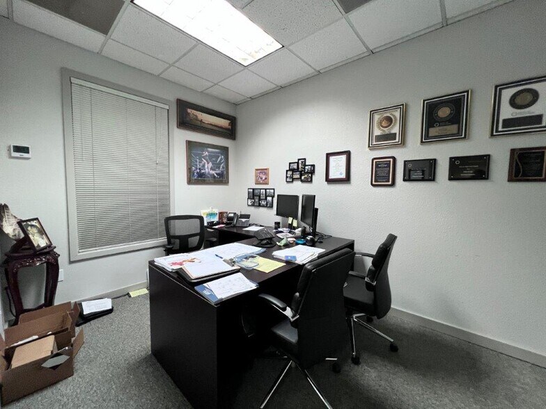 More Photos Of 415 Knollcrest Dr, Redding Office For Sale