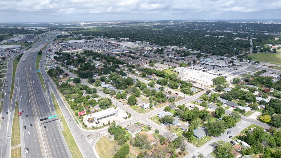 More Photos Of 1430 Unicorn Ave, New Braunfels Storefront For Lease