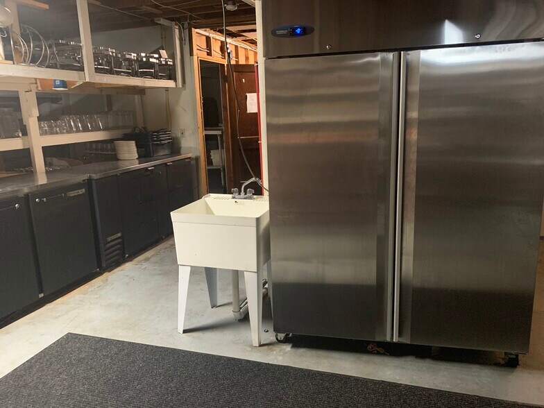 More Photos Of 48 School St, Lincoln Restaurant For Sale