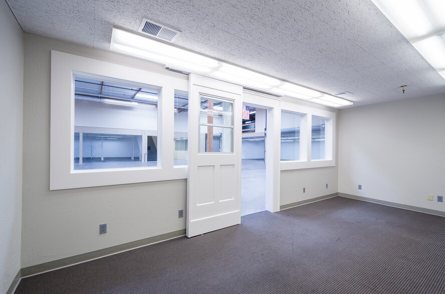 More Photos Of 901 Shasta St, Redwood City Warehouse For Lease