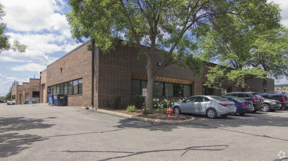 More Photos Of 1325 American Blvd E, Bloomington Showroom For Sale