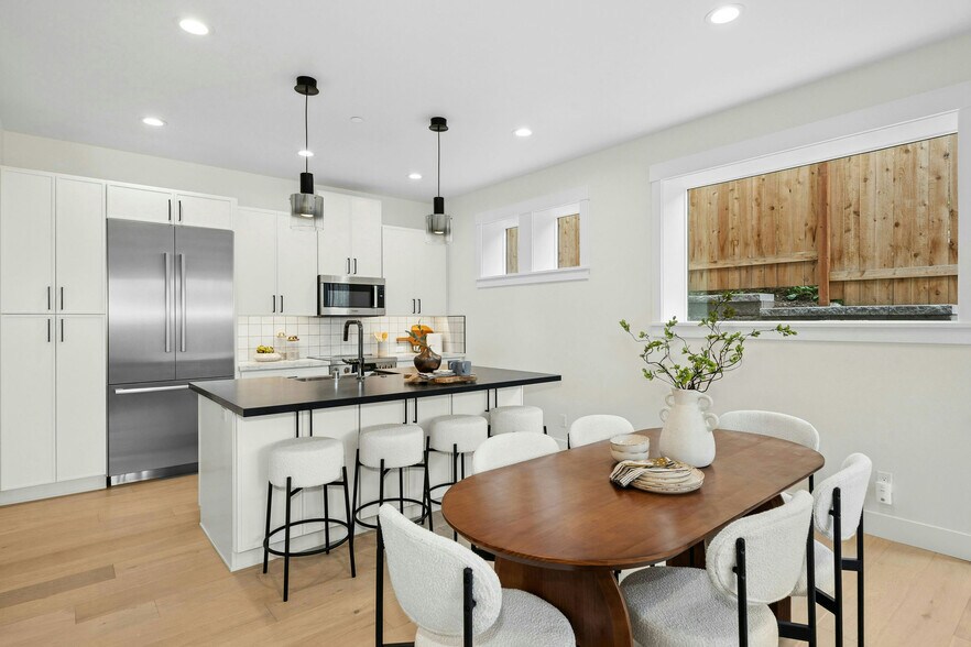 More Photos Of 636 11th Ave, Kirkland Apartments For Sale