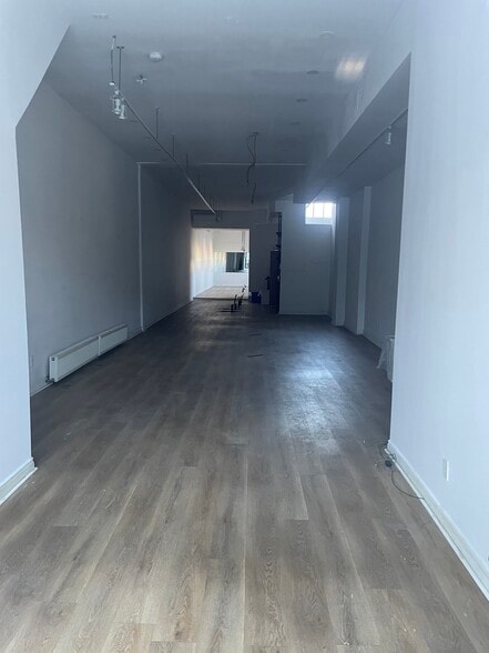 More Photos Of 984 Queen St W, Toronto Storefront Retail Residential For Lease