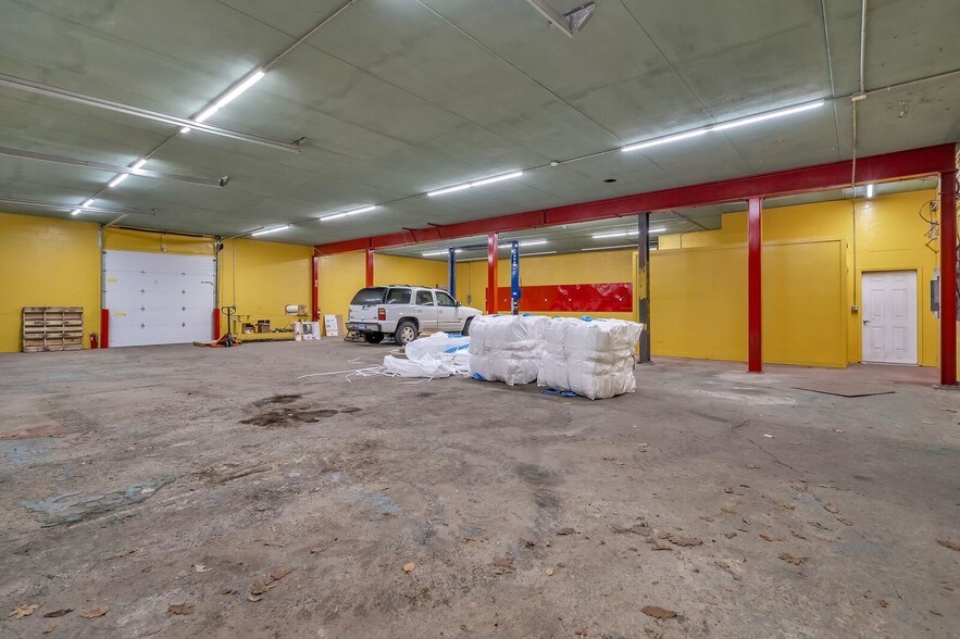 More Photos Of 8 Route 80, Killingworth Warehouse For Lease