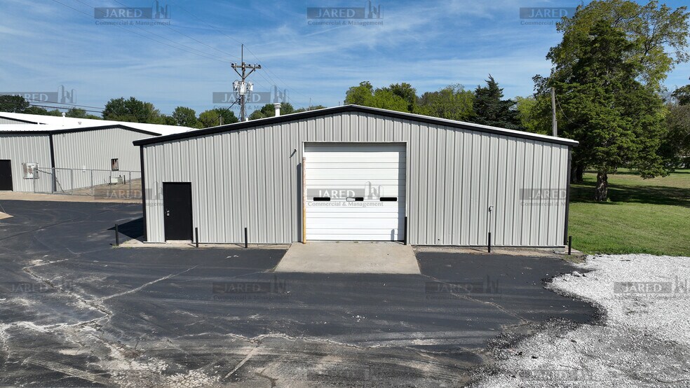 More Photos Of 2230 S Main St, Carthage Unknown For Lease