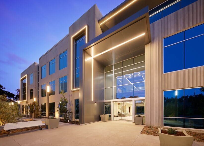 More Photos Of 16705 Via del Campo Ct, San Diego Office For Lease