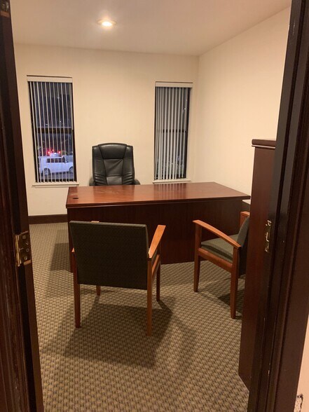 More Photos Of 418 Wilson Ave, Richmond Office For Sale