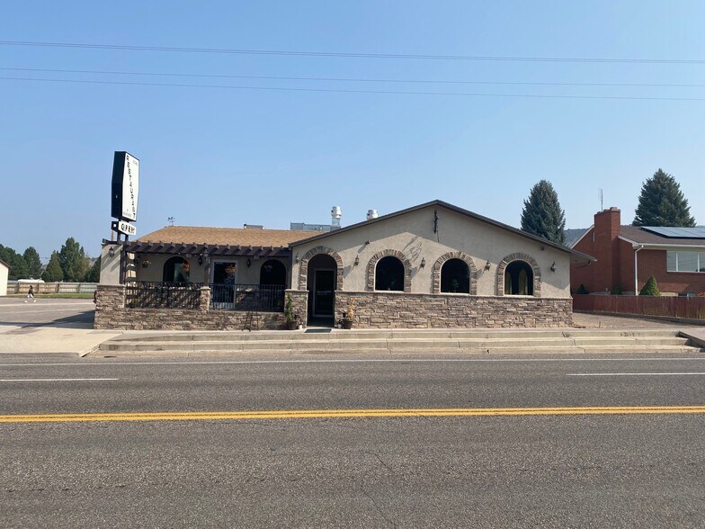 More Photos Of 240 West Main, Bicknell Restaurant For Sale