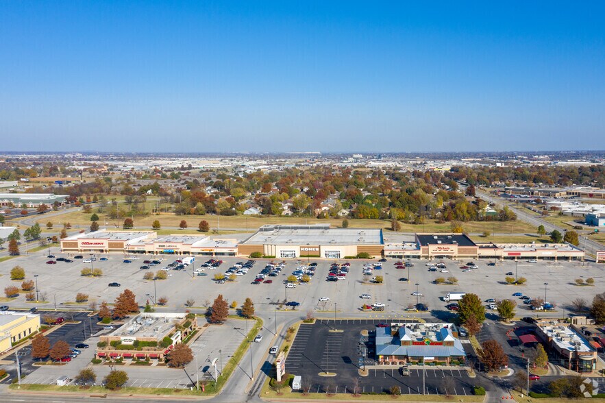 More Photos Of 11011-11123 E 71st St, Tulsa Unknown For Lease