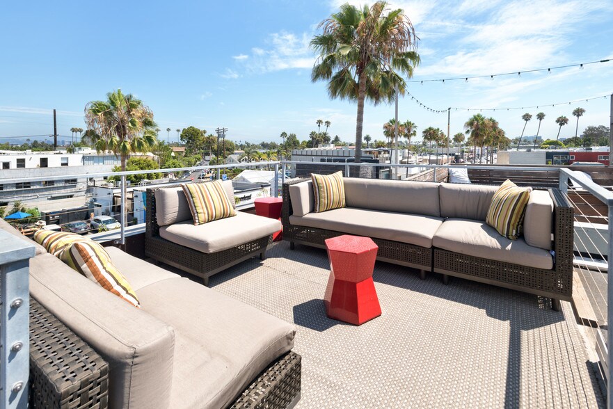 More Photos Of 1212 Abbot Kinney Blvd, Venice Loft Creative Space For Lease