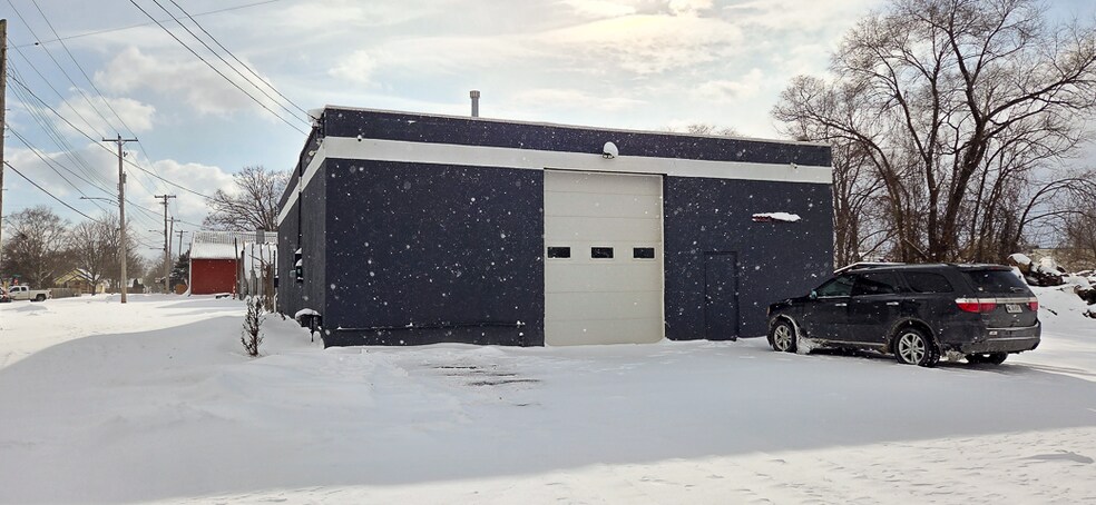 More Photos Of 816 E Howe Ave, Lansing Warehouse For Sale